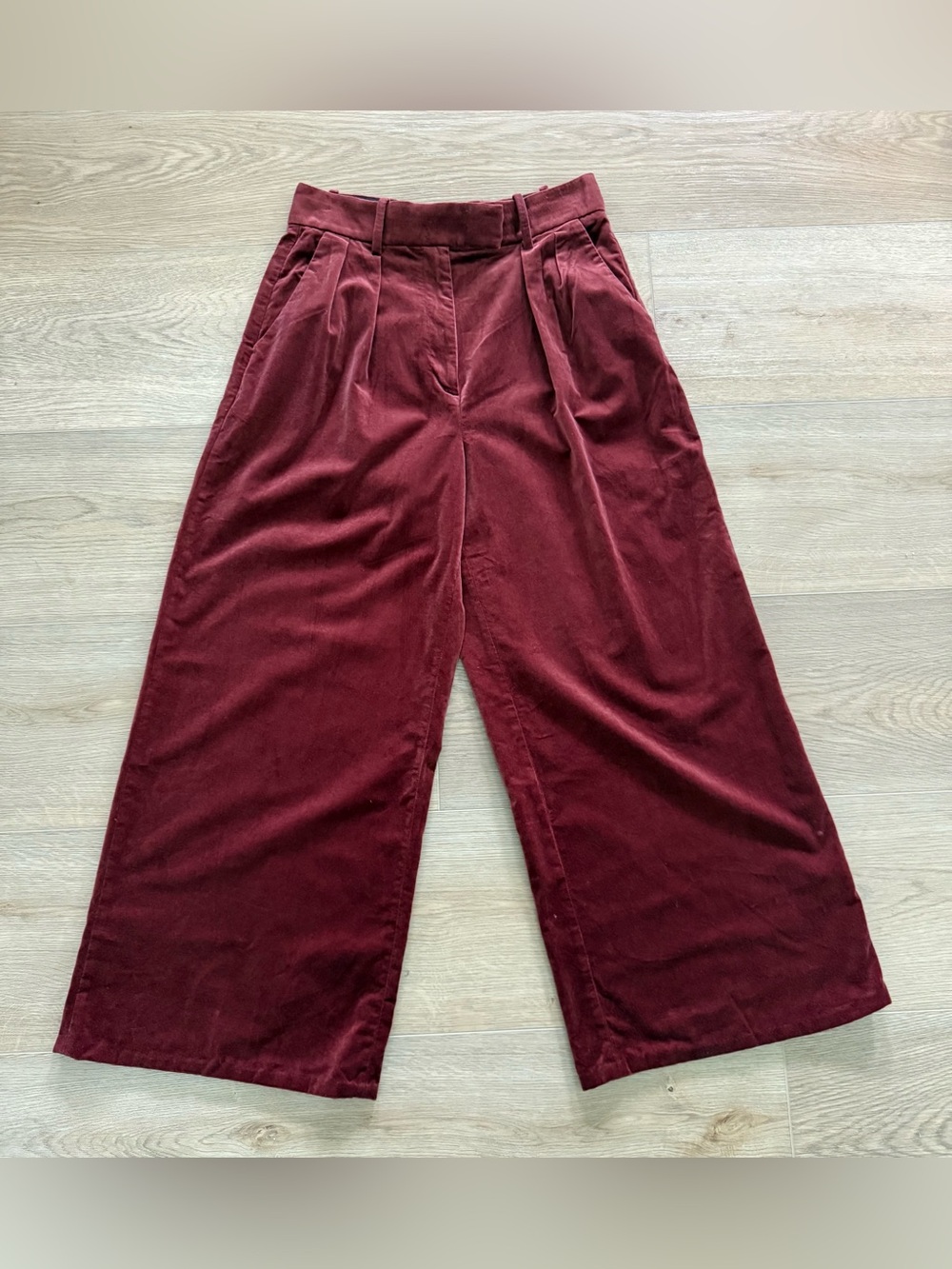 Wide-Leg Velvet Pants in Burgundy - Picture 2 of 9